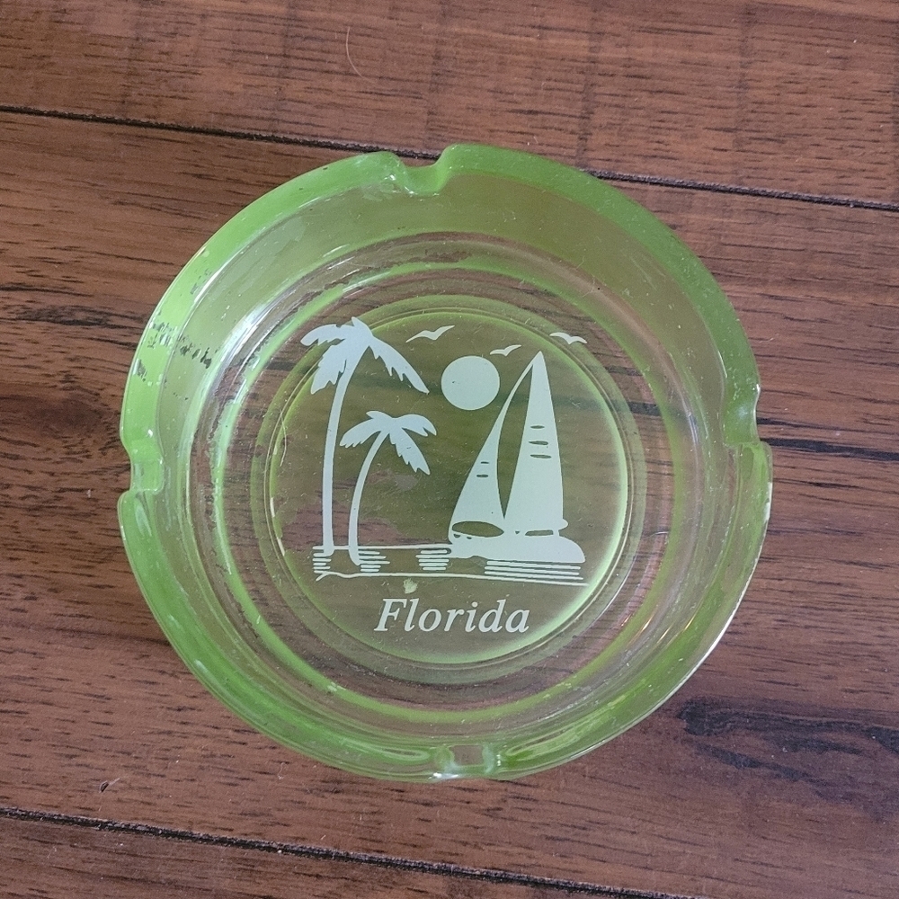 Vintage Florida Souvenir Glass Ashtray‎ Lime Green Tropical Palm Tree Sailboat